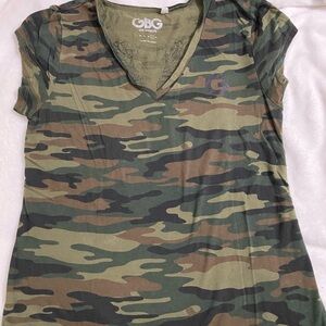 GBG Los Angeles Women's Camouflage V-Neck Top